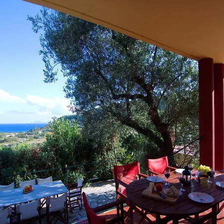 Alionas Villa *